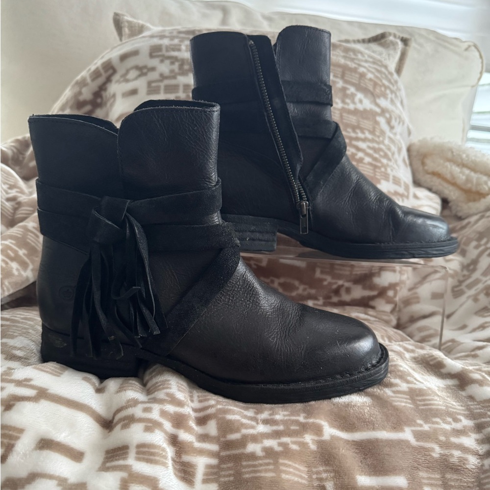 Born Blake Black Leather Ankle Boots. Size 9